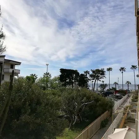 Alloggio Fronte Mare Apartament *
